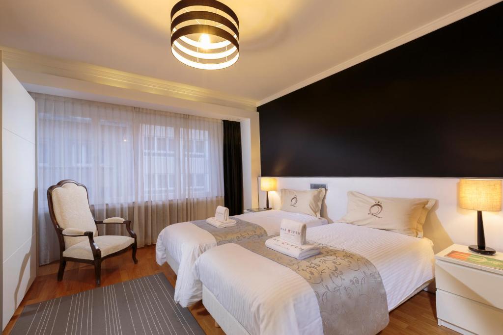 Carlotta 4dx Deluxe Two-Bedroom Apartment with Balcony12