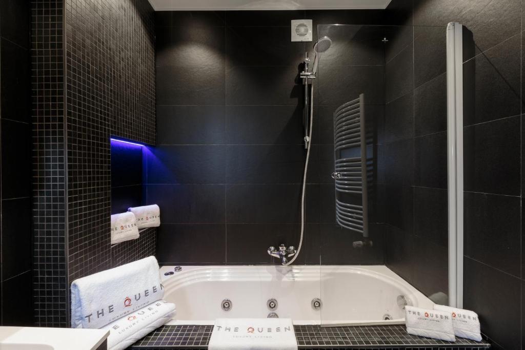 Carlotta 4dx Deluxe Two-Bedroom Apartment with Balcony13