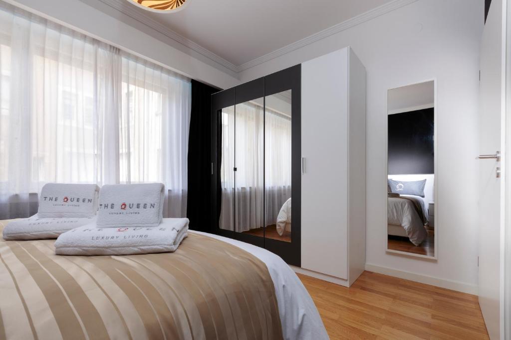 Carlotta 4dx Deluxe Two-Bedroom Apartment with Balcony9