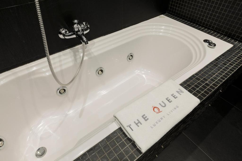 Carlotta 4sx Prestige Two-Bedroom Apartment19