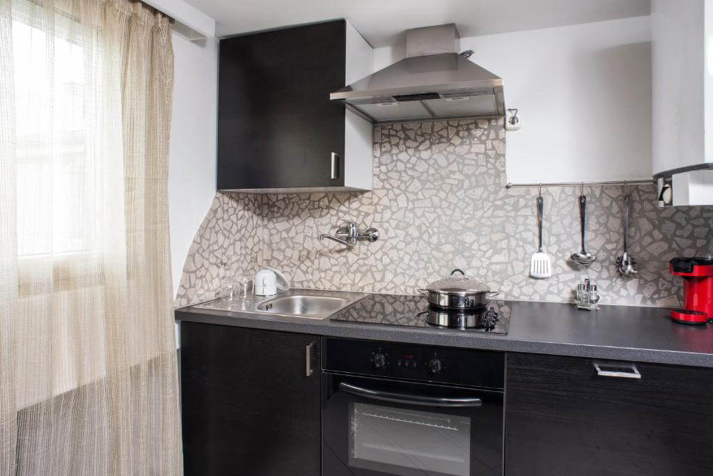 Carlotta 7dx Two-Bedroom Apartment – Attic10