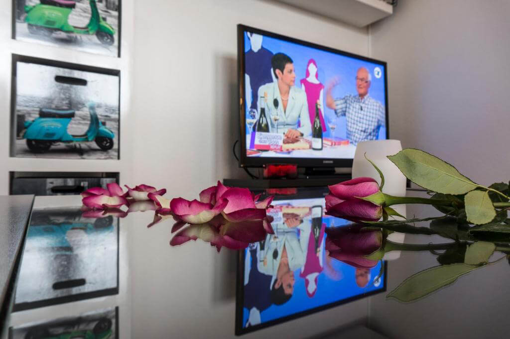 Carlotta 7dx Two-Bedroom Apartment – Attic9