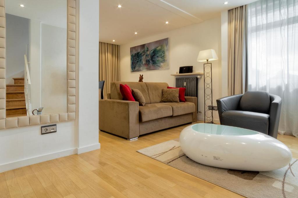 gemma 3.5 Two-Bedroom Apartment2