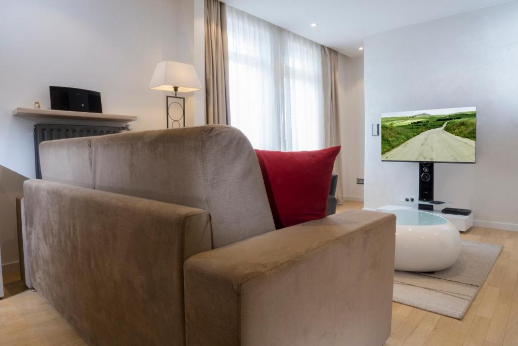 gemma 3.5 Two-Bedroom Apartment5