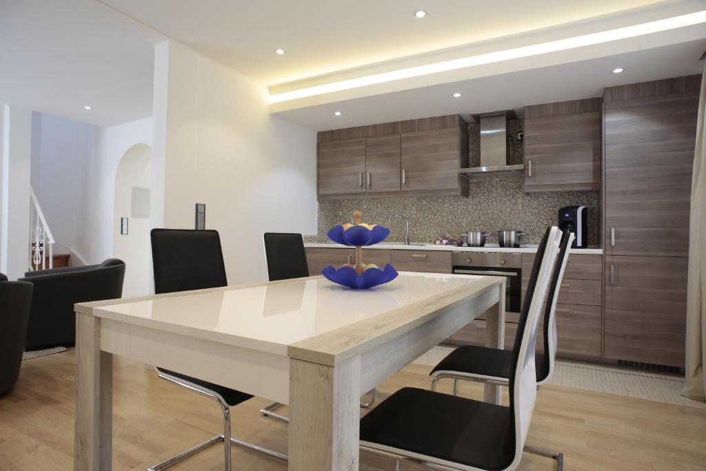 gemma 3.5 Two-Bedroom Apartment9