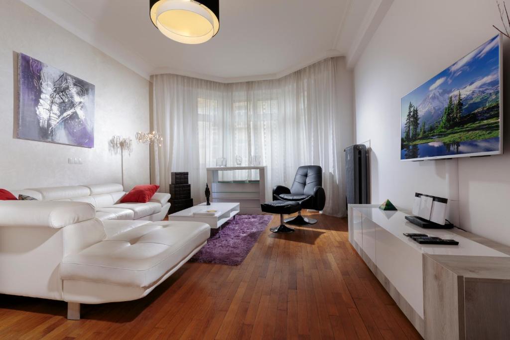 villa gemma 2 Executive Two-Bedroom Apartment3