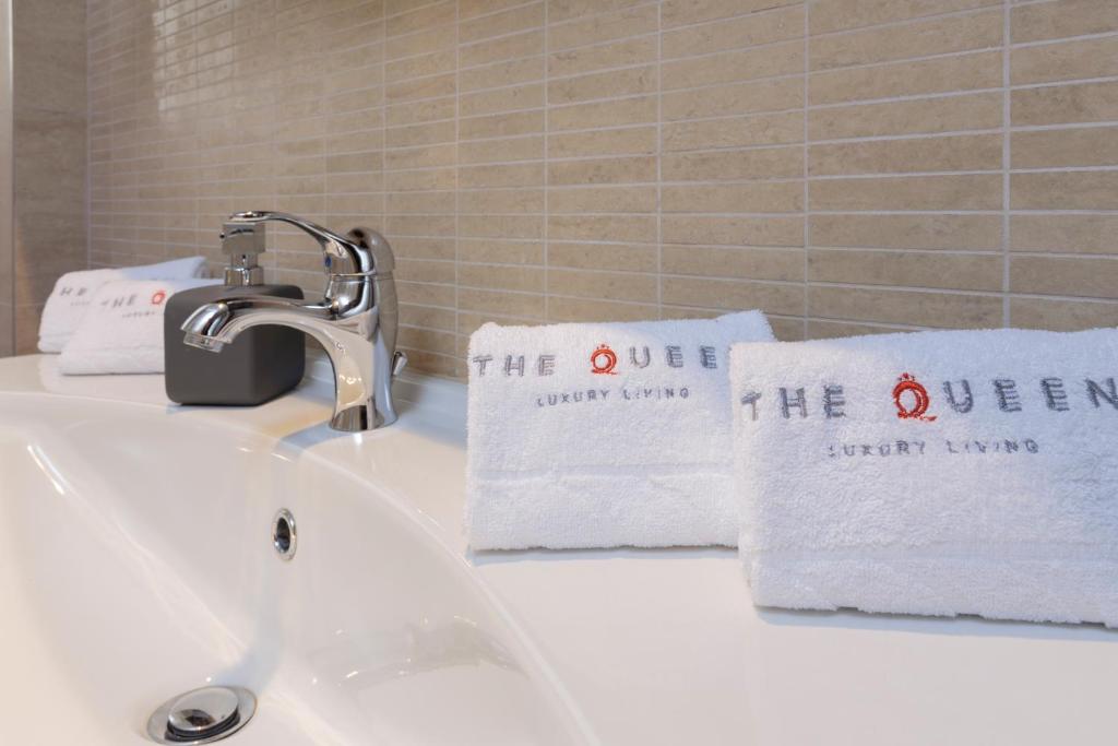 villa gemma 2 Executive Two-Bedroom Apartment40