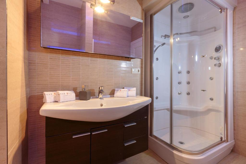 villa gemma 2 Executive Two-Bedroom Apartment42